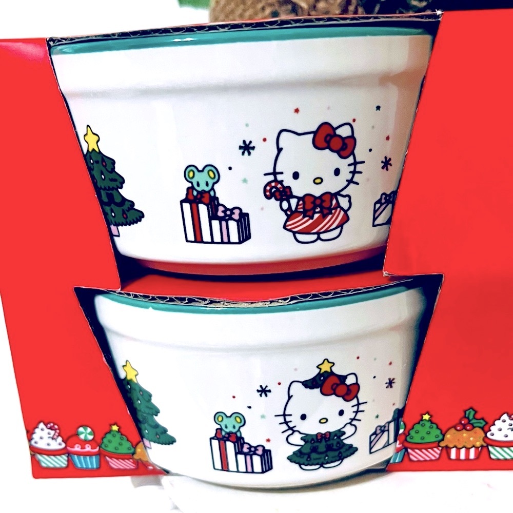 Hello Kitty Christmas Ramekins - Picture 3 of 4